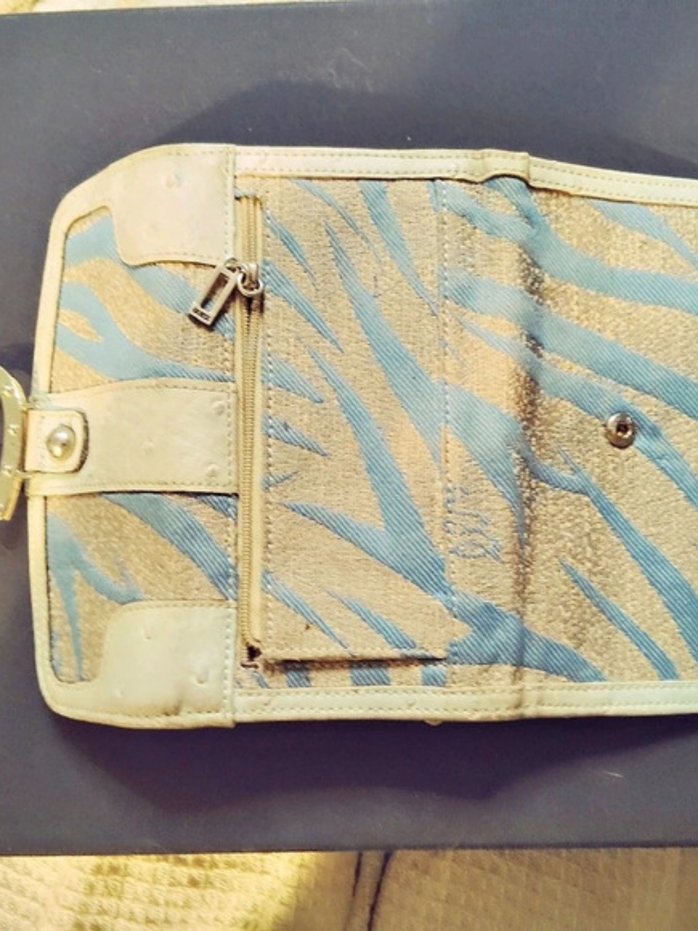 Guess Abstract Pattern Wallet in Cream & Blue - Picture 2 of 5